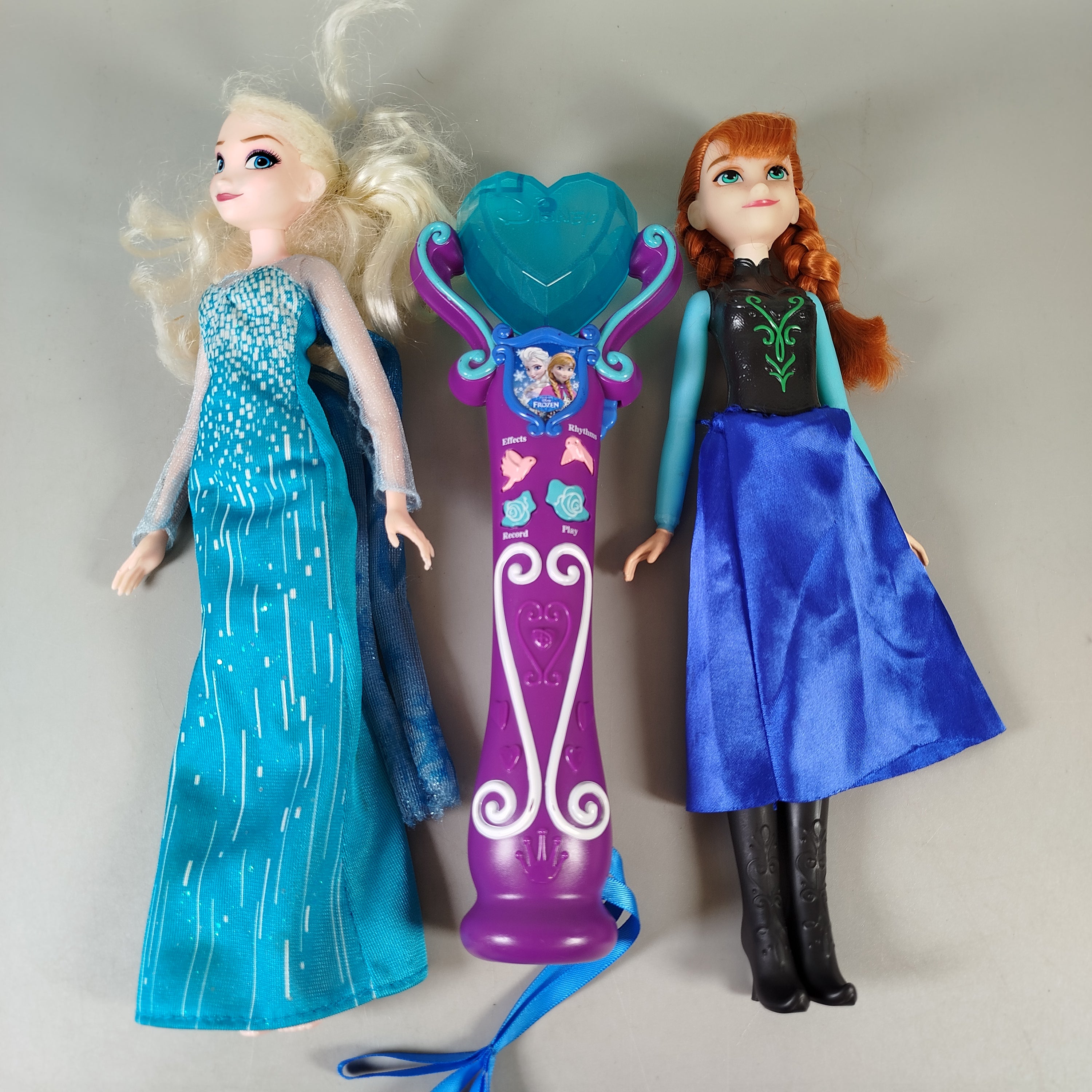 Disney Frozen Puppenset – Elsa, Anna & Mikrofon, Set von 3